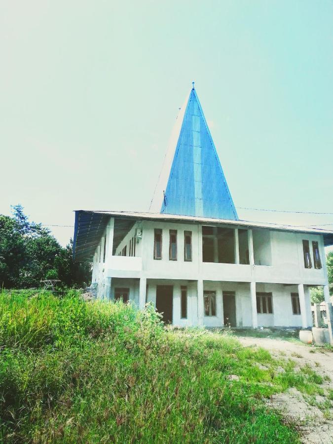 Lambo Homestay Вайкабубак Экстерьер фото