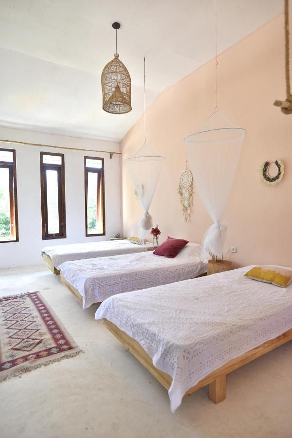 Lambo Homestay Вайкабубак Экстерьер фото
